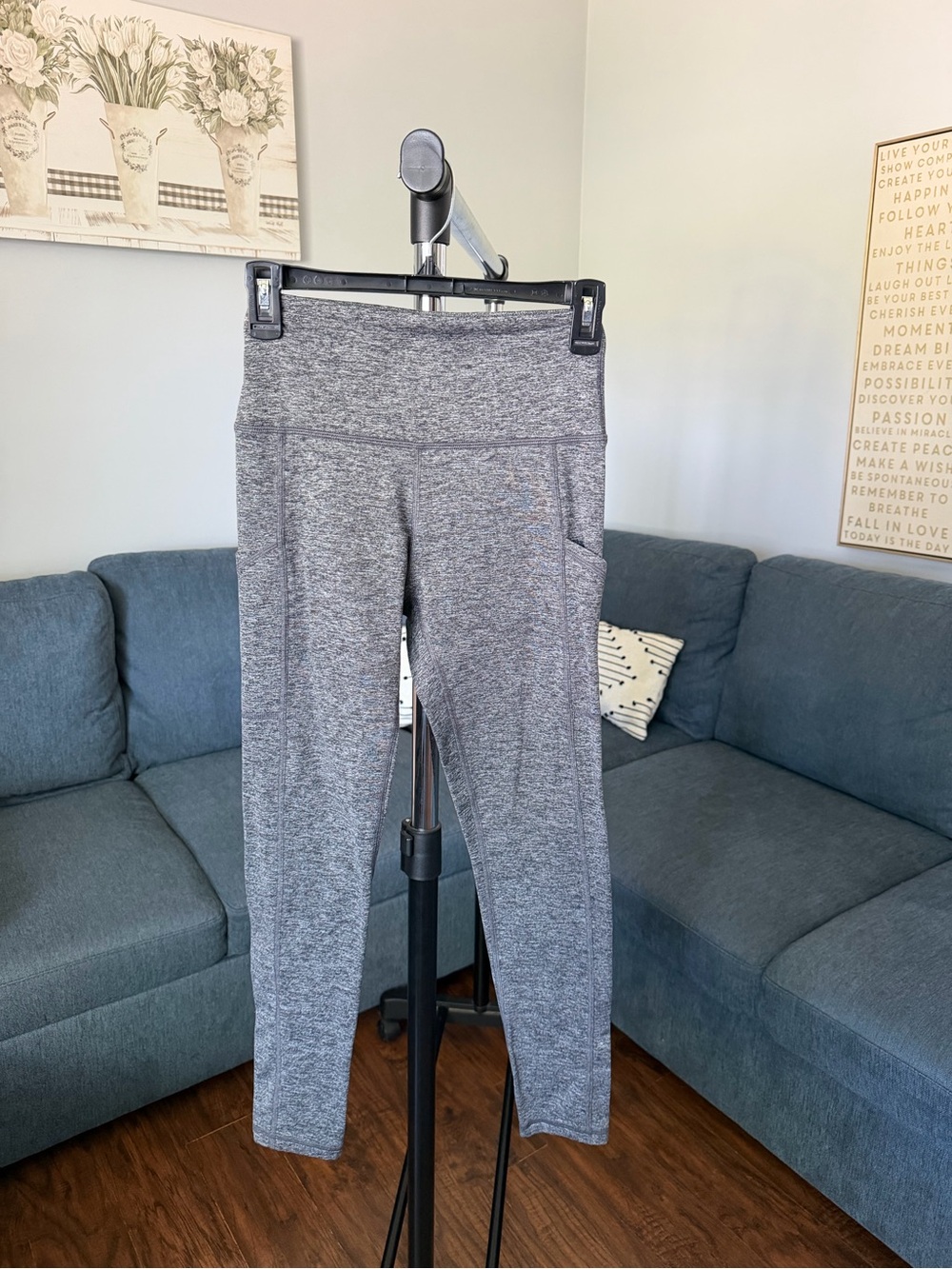 High-Rise Gray Heather Active Leggings with Side Pockets